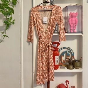 MOVING SALE - DVF New Julian wrap dress - OFFERS/BUNDLES ACCEPTED ✨